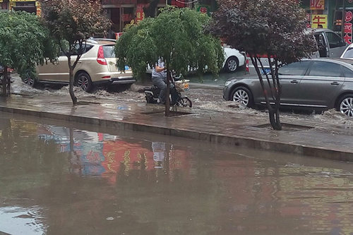 平遥古城暴雨后积水路段